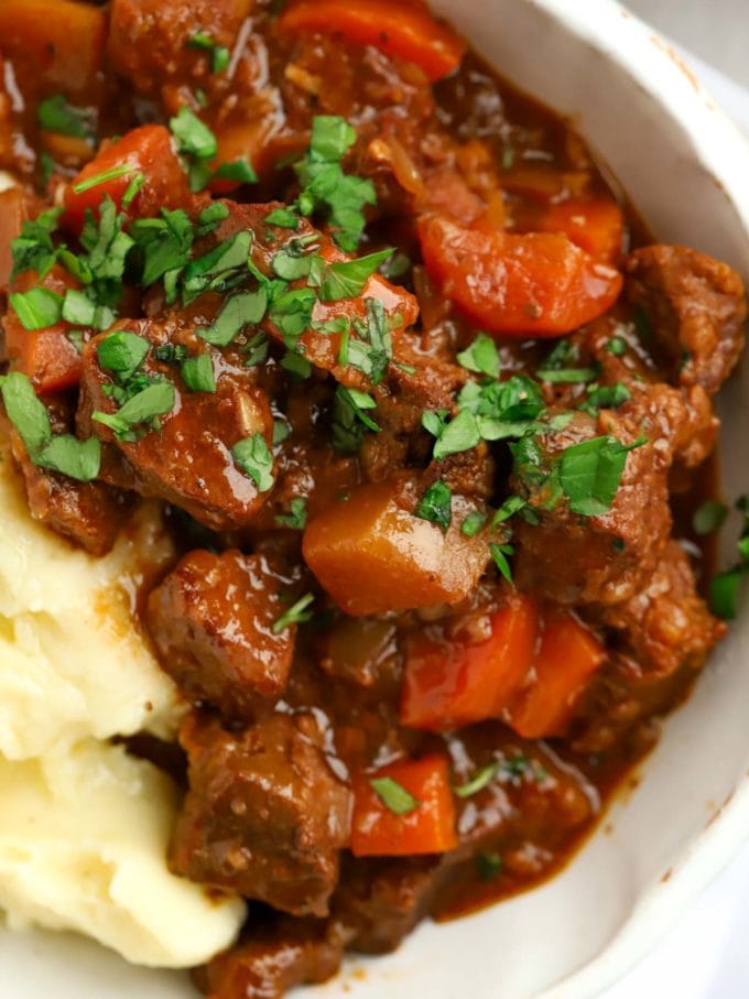 Slow Cooker Beef Stew with Rich Gravy and Chunky Vegetables