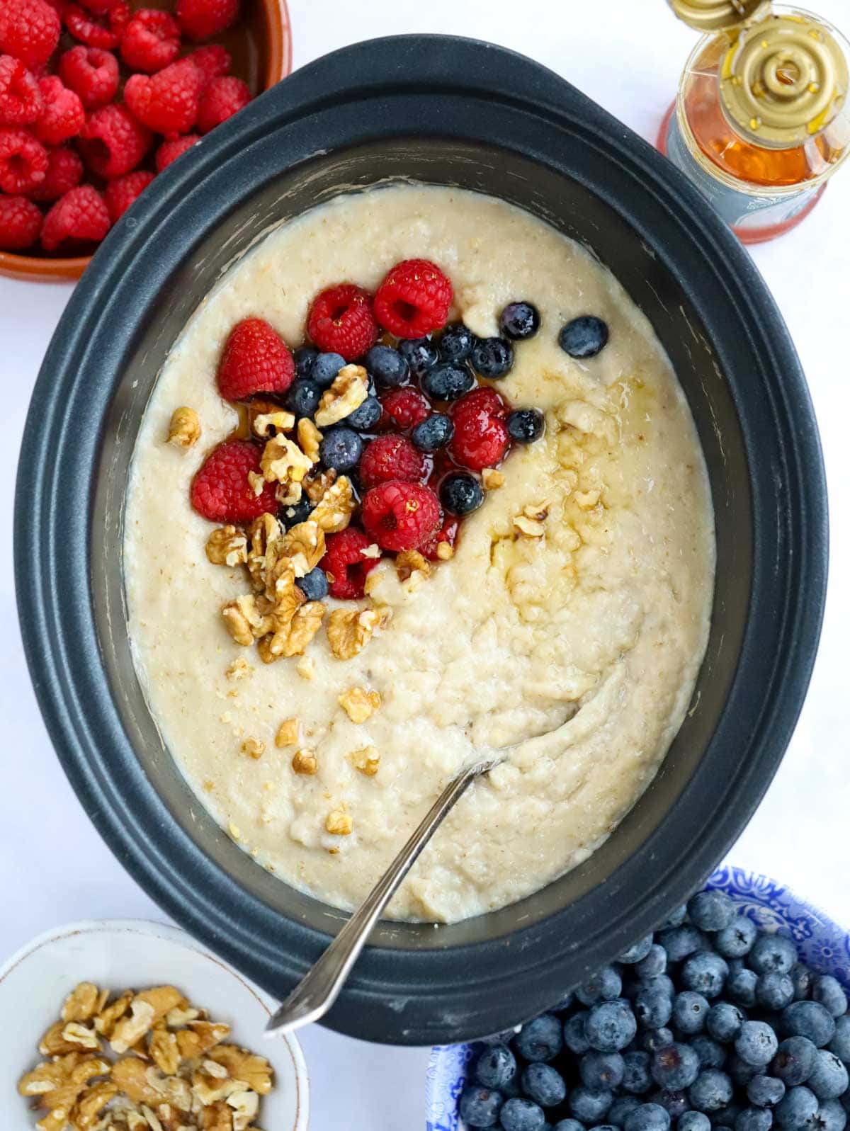 https://www.tamingtwins.com/wp-content/uploads/2022/02/slow-cooker-porridge-2.jpg